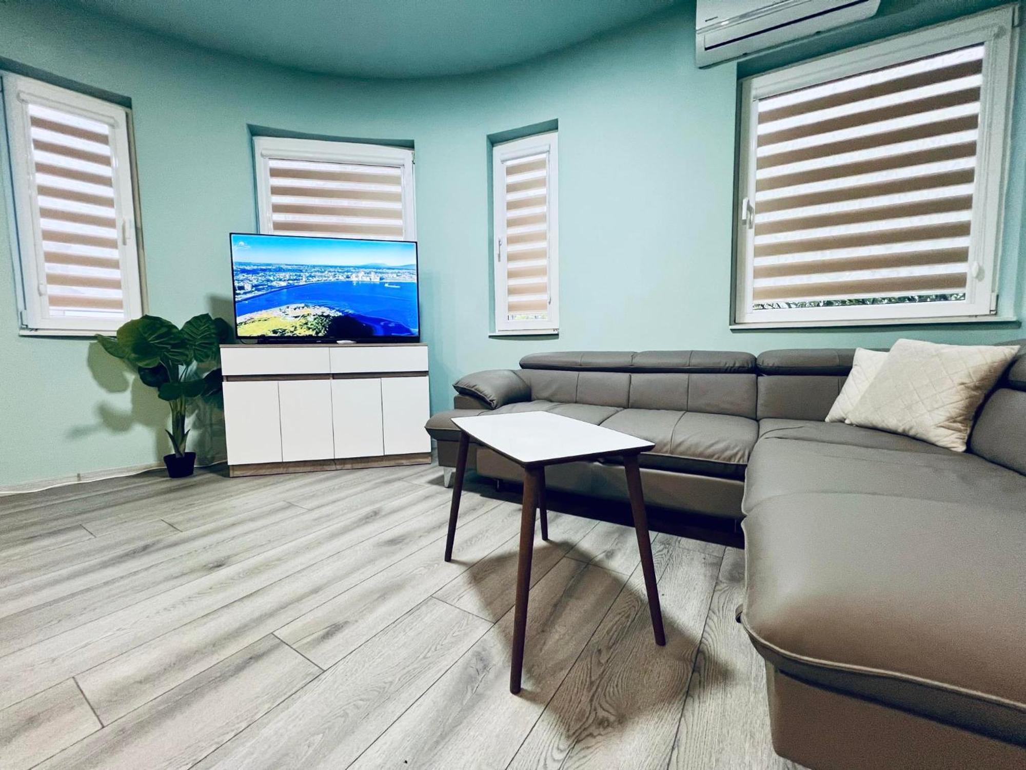 Nj Deluxe * Varna