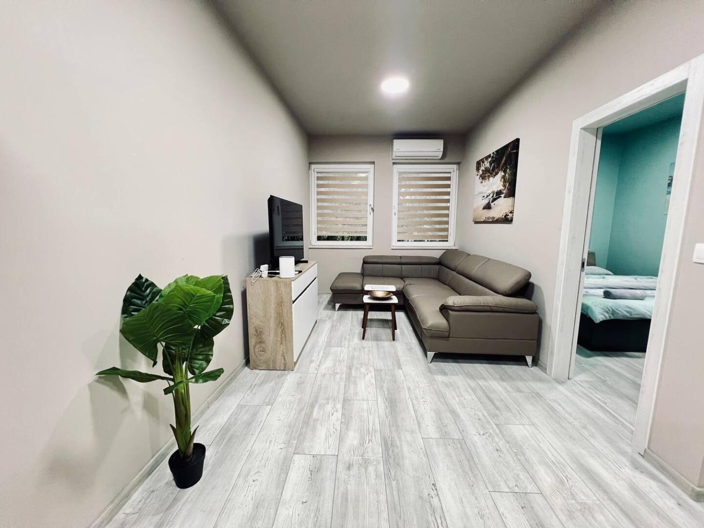 Nj Deluxe Apartament Varna